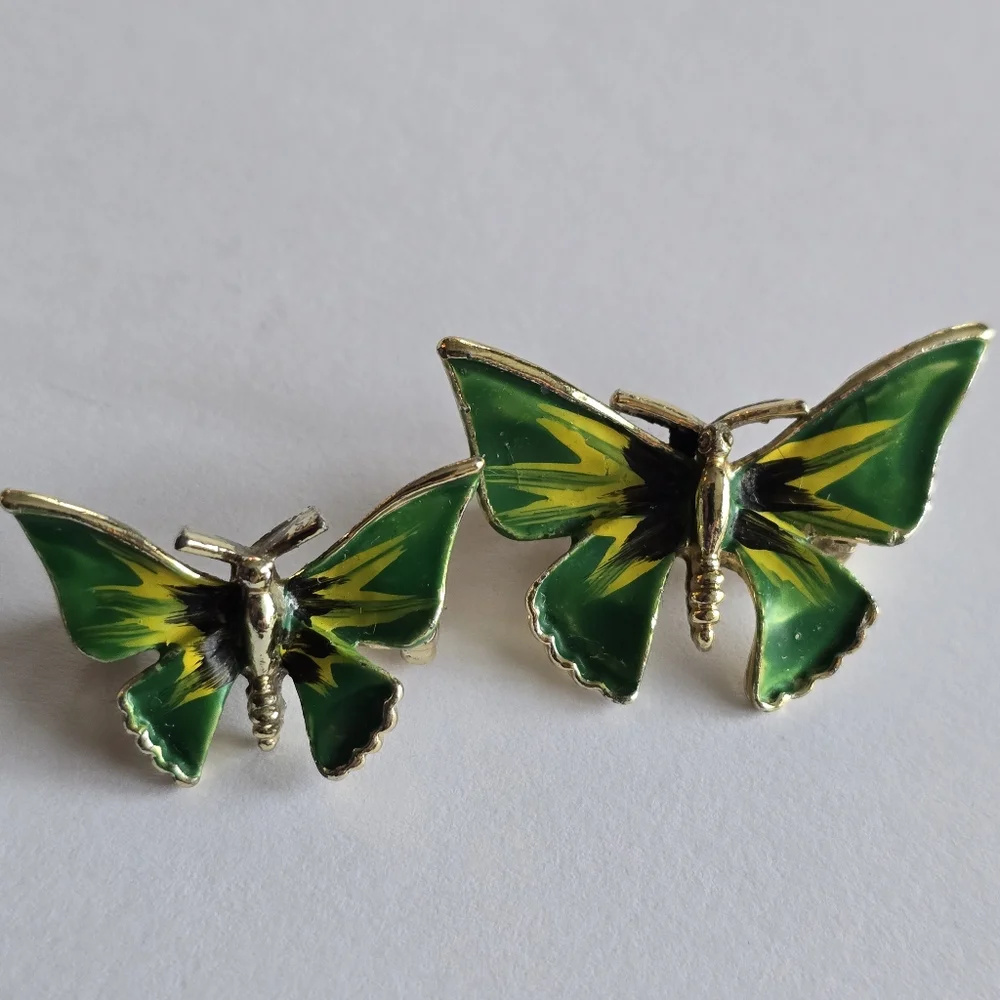 Vintage butterfly pin green enamel gold tone big and small bug insect pin set